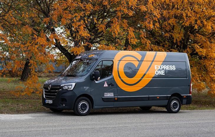 Terjeszkedik a futárcég