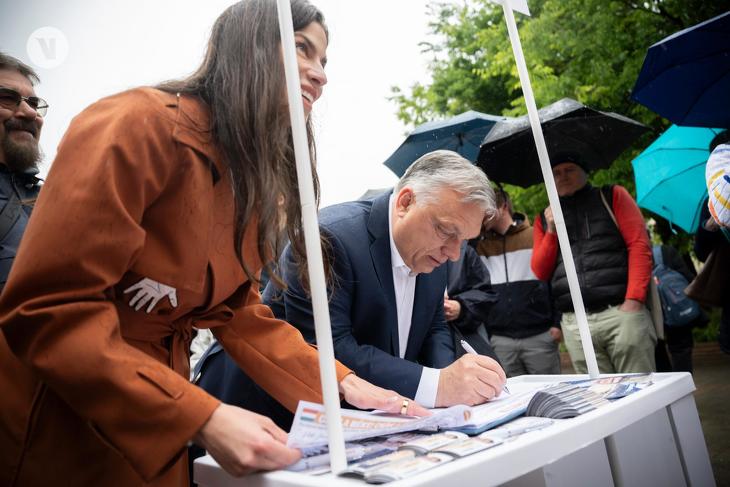 Szentkirályi Alexandra ekkor még nem sejthette, hogy a főnöke majd egyszer kér tőle valamit