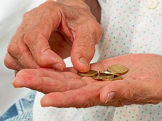 70 százalékkal emelik meg két év alatt a román nyugdíjakat