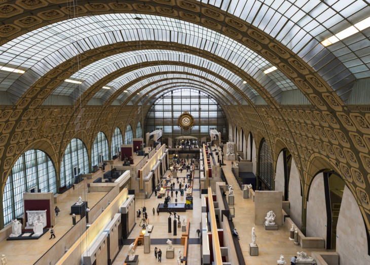 Látogatók a párizsi Musée d'Orsay-ban