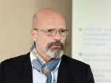 Az online függőség legalább olyan veszélyes lehet, mint a kábítószerfüggőség - egyebek mellett erről is beszélt lapunknak Zacher Gábor oxyológus . A fotó egy korábbi rendezvényen készült