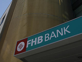 Hivatalos: rárepülhet az FHB-ra a Takarékbank