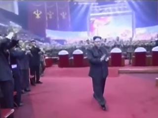 Őrületes bulival ünnepelte Phenjan a ballisztikus rakétáját (videó)