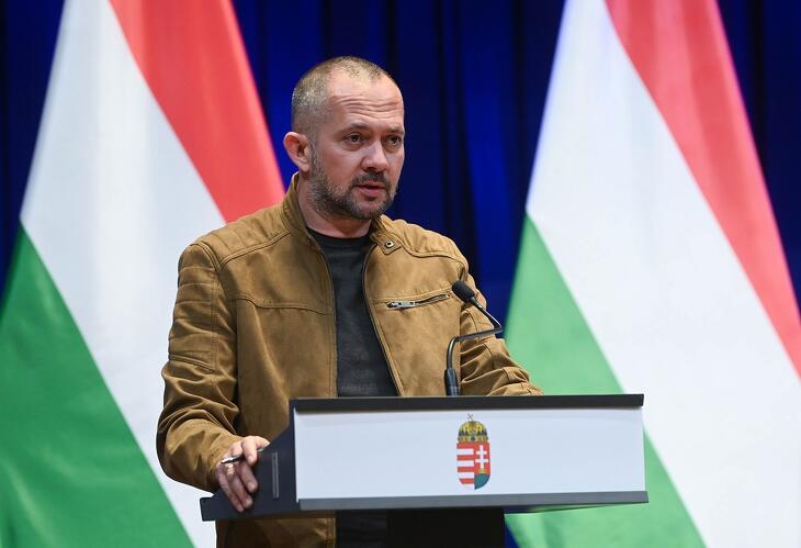 Gyopáros Alpár kormánybiztos a Kormányinfón beszél a Magyar Falu programról