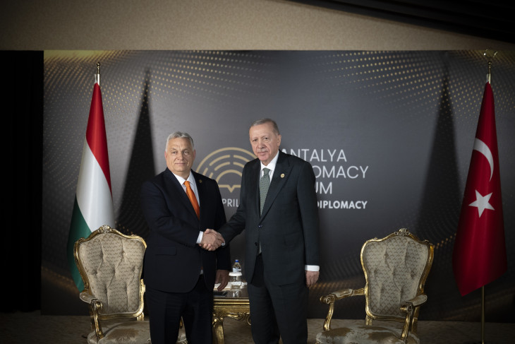 Orbán Viktor és Recep Tayyip Erdogan az Antalyai Diplomáciai Fórumon 2025. április 11-én