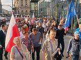 Ezrek tüntettek Lengyelországban egy amerikai tévécsatorna védelmében, melyet a magyarról másolt médiatörvénnyel akar kicsinálni a kormány