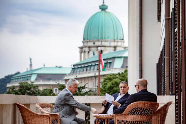 Új ülőgarnitúrán a munka is jobban mehet