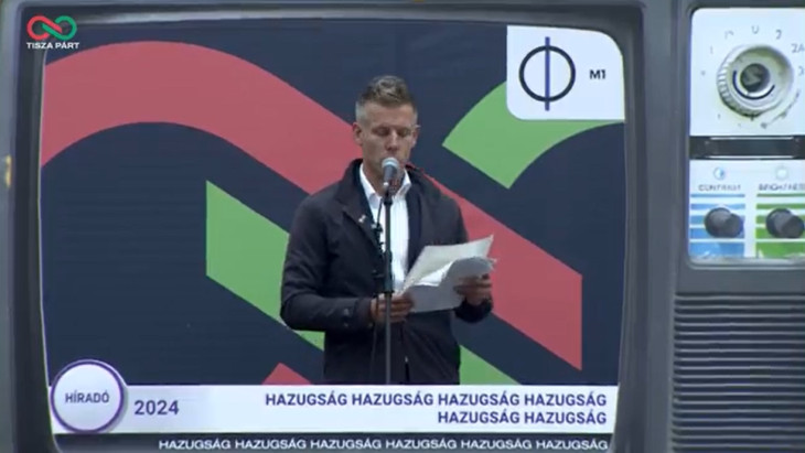 Ha az igazi tévében nem tudták beolvasni, csináltak egy díszletet... Forrás: Facebook / Magyar Péter