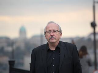 Le vagyunk döbbenve: a Fidesz házi cége áll a VII. kerületi parkolási balhé mögött