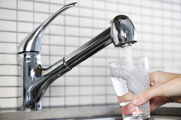 Az ivóvíz minőségét szabályozó, január 12-én hatályba lépett új rendelkezések a korábbinál is nagyobb hangsúlyt helyeznek az ivóvízzel összefüggő kockázatok csökkentésére. Fotó: Depositphotos