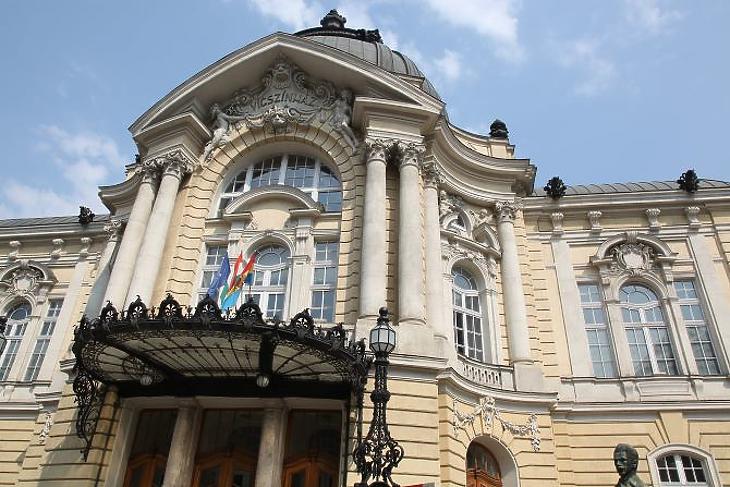 A Vígszínház várja a hatóságok pontos állásfoglalását. Fotó: Facebook