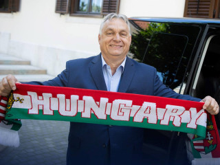 Orbán Viktor 2024. június 14-én, a magyar-német Eb-meccsre készülve 