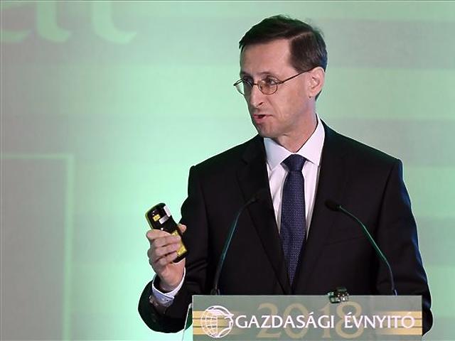 Varga Mihály nemzetgazdasági miniszter a Magyar Kereskedelmi és Iparkamara gazdasági évnyitóján. (MTI Fotó: Koszticsák Szilárd)