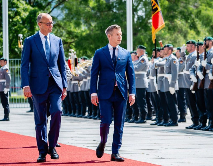 Friedrich Merz külön is gratulált Magyar Péternek