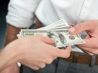 Folytatódott a forint erősödése a dollárral szemben