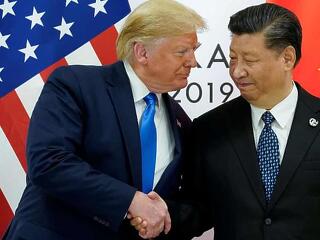 Néhány napja még a kezét rázogatta, most kesztyűt dobna Hszi Csin-ping arcába Donald Trump