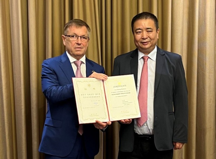 Matolcsy György a Fudan Egyetem elismerését kapta