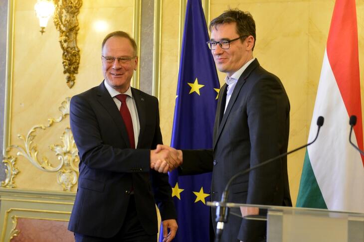 Navracsics Tibor területfejlesztési miniszter és Karácsony Gergely főpolgármester - vajon kiegyeznek?