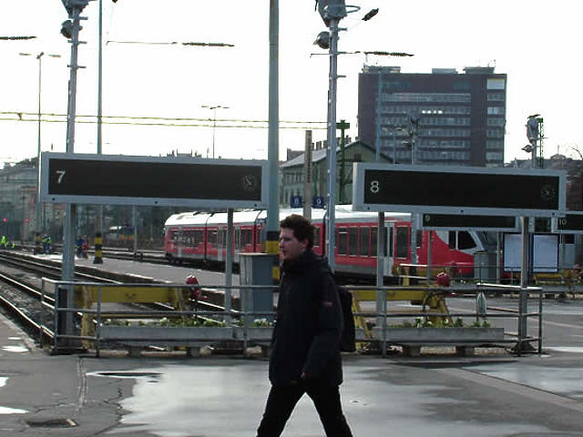 Magányos utazni vágyó a Déli pályaudvaron