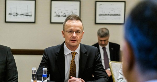 A magyar külügyminiszter Szijjártó Péter Bakuban erős kijelentéseket tett