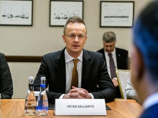 A magyar külügyminiszter Szijjártó Péter Bakuban erős kijelentéseket tett