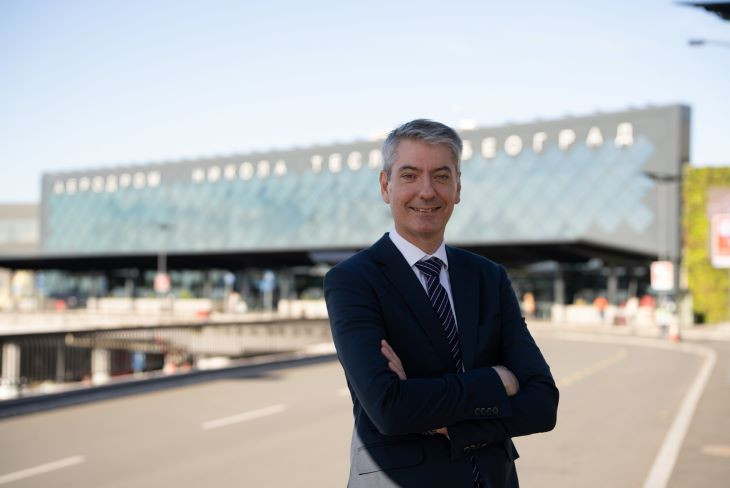 Francois Biresot több mint két évtizedes nemzetközi aviatikai szakmai tapasztalattal rendelkezik, az elmúlt 5 évben a VINCI Airports-hoz tartozó belgrádi Nikola Tesla Repülőtér vezérigazgatója volt.