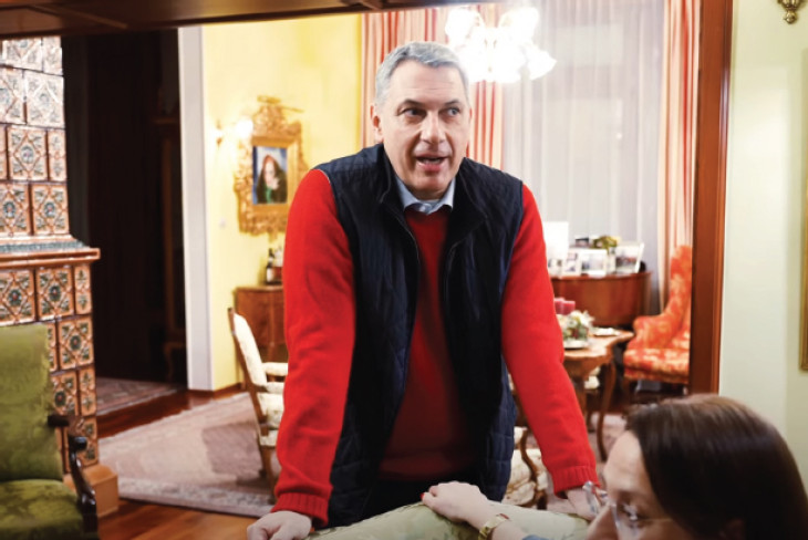 Lázár János videójának részlete, a háttérben a feltételezett Vaszary-mű