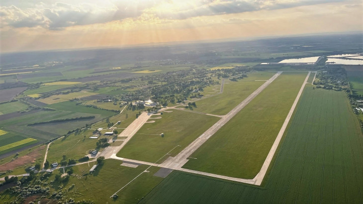Tudta, hogy Budapesttől 30 kilométerre, Kiskunlacházán repülőtér található?  