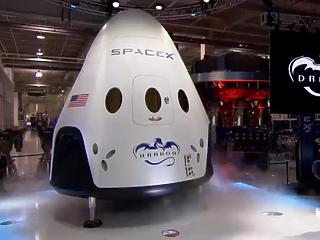 Júliusban már embereket küldene az űrbe a SpaceX