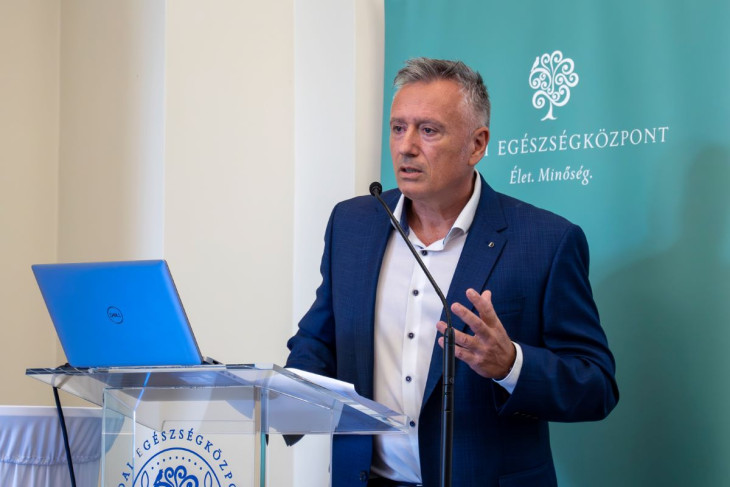 Dr. Csernavölgyi István, a Budai Egészségközpont vezérigazgatója bejelenti az új kórházi beruházást 2024. július 11-én