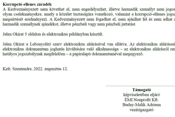 Egy támogatói okirat keltezése. Fotó: mfor