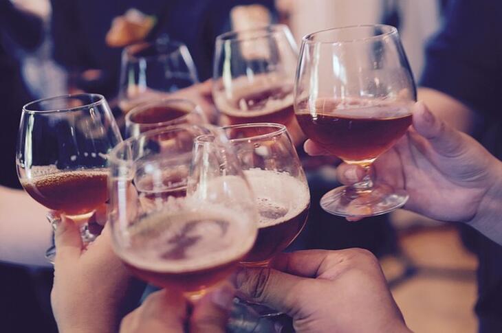 Az alkoholos italok adóterhei 2025-től inflációkövetők