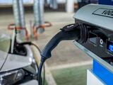Még több cég vehet villanyautót közpénzből