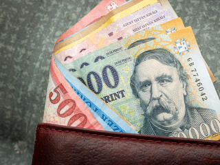 Megborult a forint kedd reggelre 