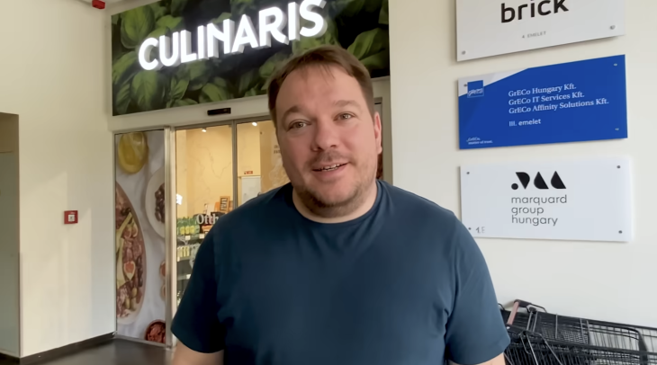 Dukász Magor a Lakmusz videójában 