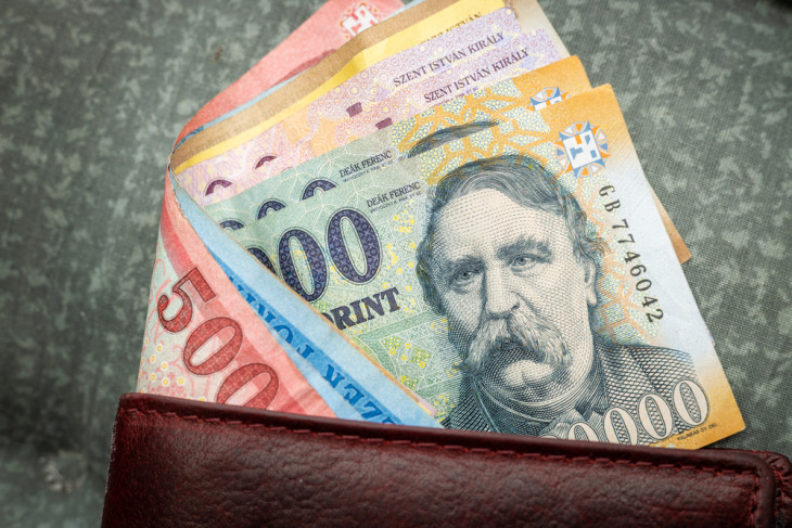 Tovább gyengült estére a forint