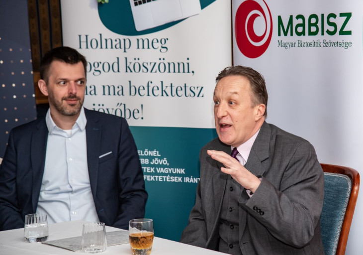 Jobbra Jeney Attila, aki szerint az öngondoskodást egy életre meg kell tanulni