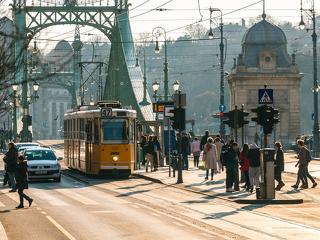 Kell ennyi bicikli Budapestre vagy győzzenek az autósok, netán a gyalogosok? 