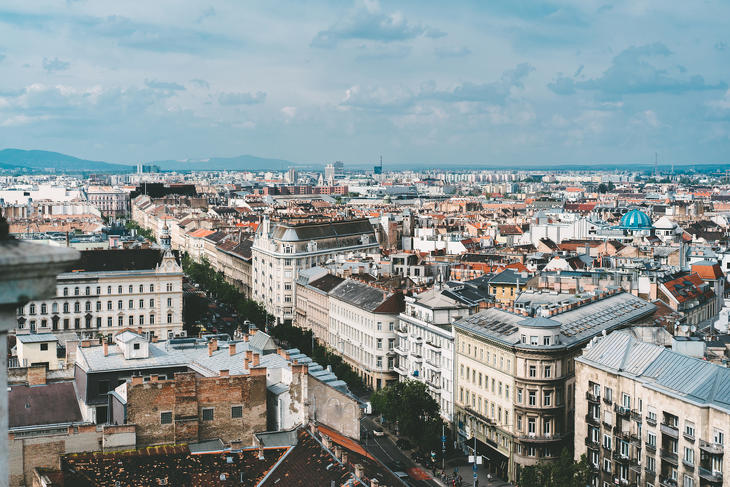 2022 első háromnegyed évében országosan 102 ezer ingatlanpiaci tranzakció történt, amelyből a budapesti adásvételek aránya 26-28 százalék. Fotó: Depositphotos