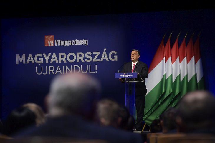 Orbán Viktor miniszterelnök beszédet mond a Magyarország újraindításáról szervezett konferencián 2021. június 9-én. Fotó: MTI/Koszticsák Szilárd