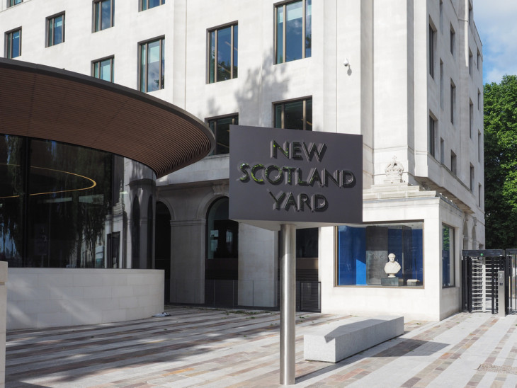 A bejelentés a Scotland Yard terrorellenes parancsnokságához érkezett egy brit internethasználótól 