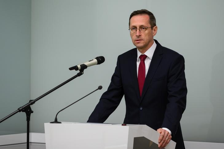 Varga Mihály pénzügyminiszter egy 2022. májusi rendezvényen. Fotó: MTI/Vasvári Tamás