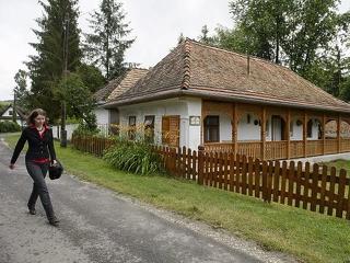 Jó hír az ingatlanpiacnak: az év végéig él a falusi CSOK