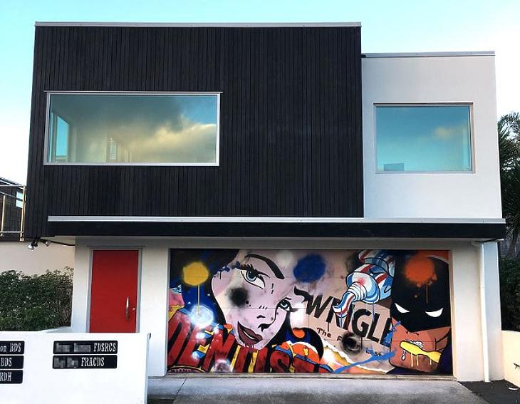 Egy új-zélandi minimál ház falát is ő festette meg. Fotó: Facebook