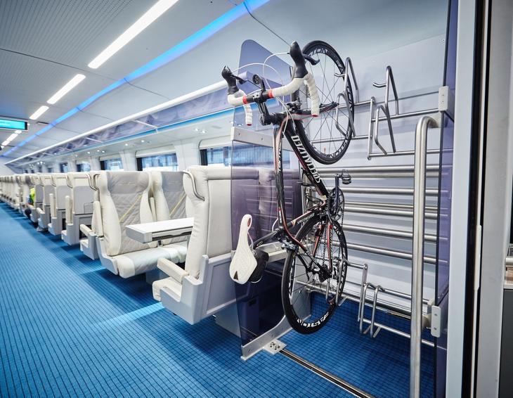 Kerékpárok is szállíthatóak a vonaton. Fotó: Brightline 