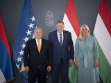 Orbán Viktor elnöknek kijáró fogadtatásban részesítette Dodikot – aki már nem elnök