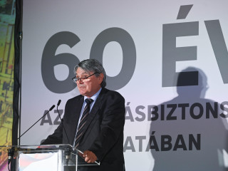 Molnár József, a Mol-csoport vezérigazgatója beszédet mond a Dunai Finomító indulásának 60. évfordulója alkalmából tartott ünnepségen Százhalombattán 2025. május 16-án.