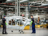 Közel felére esett a Mercedes-Benz hazai nyeresége
