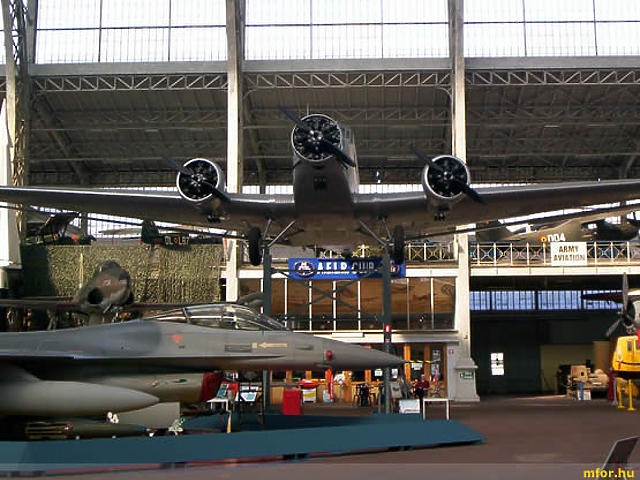Harci repülőgépek kiállítása Belgiumban