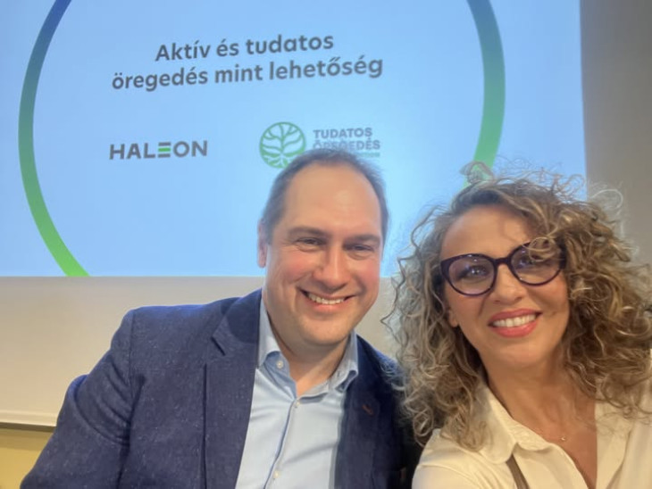 Steigervald Krisztián generációkutató és Pokorny Lia színésznő a tudatos öregedést bemutató Medián-felmérés bemutatóján